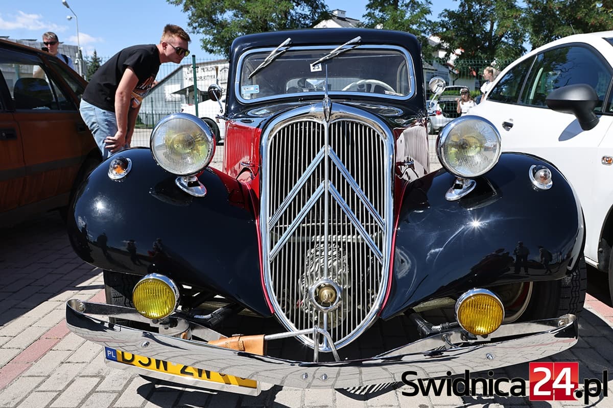 Perełki motoryzacji, pokaz ratownictwa i atrakcje dla najmłodszych. XI Żarowskie Spotkanie Miłośników Motoryzacji coraz bliżej