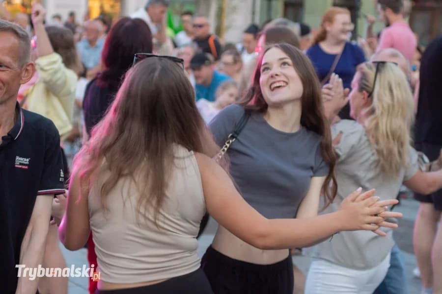Pierwsza potańcówka tego lata w Piotrkowie. Sprawdź, kiedy mieszkańcy ruszą do tańca