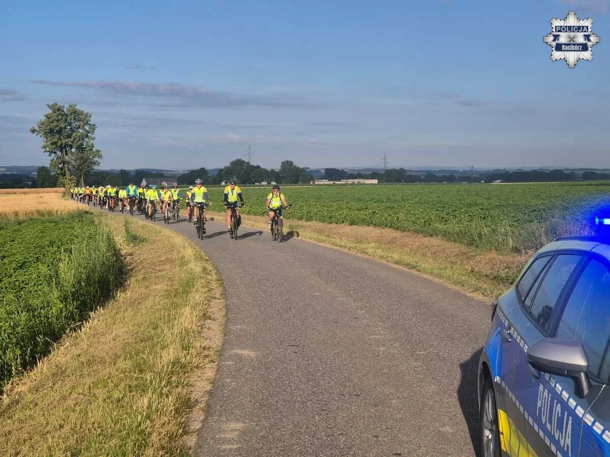 Pietrowice Wielkie: Policja zabezpieczała pielgrzymkę rowerową do Częstochowy