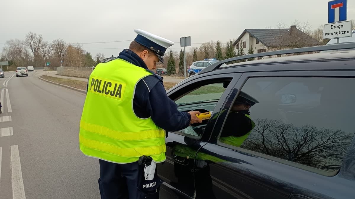 Pijana kierująca chciała uniknąć kontroli. Wiozła syna na naukę jazdy