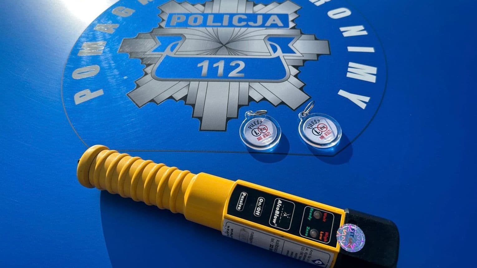 Pijani i bez paliwa. Nieoświetlony ciągnik stał na jezdni na trasie Sejny–Suwałki