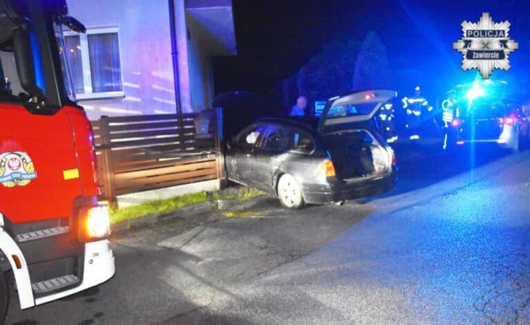 Pijany 19-latek wjechał BMW w ogrodzenie. Policja wystąpiła o jego wydalenie z Polski