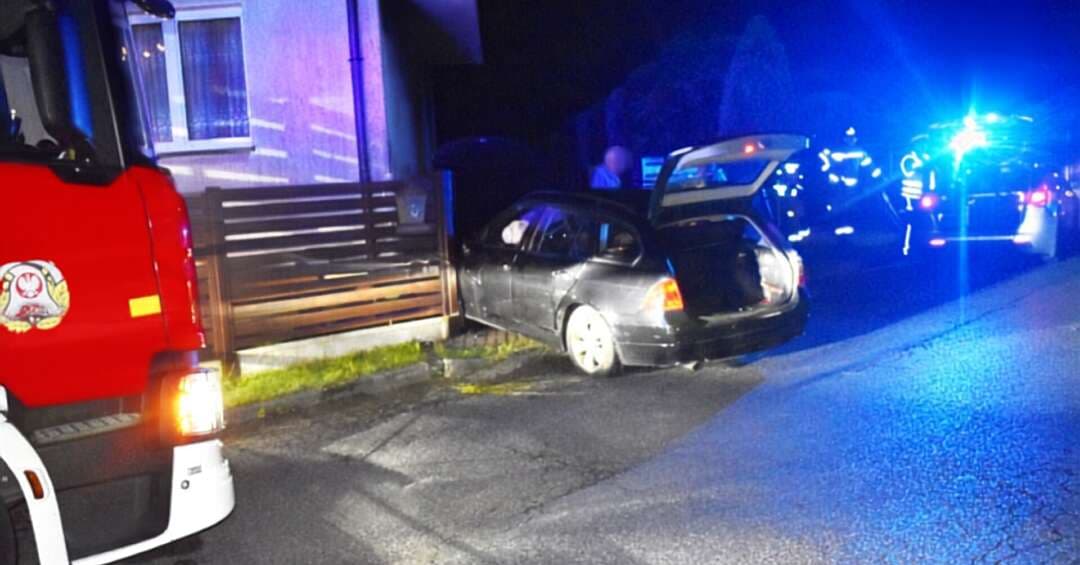 Pijany, 19-letni Ukrainiec wjechał BMW w ogrodzenie
