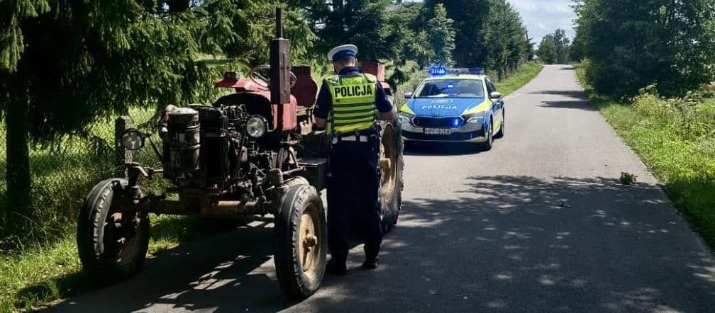 Pijany kierowca ciągnika uciekał przed policją. Alkomat nie wskazał wyniku, bo zabrakło w nim skali