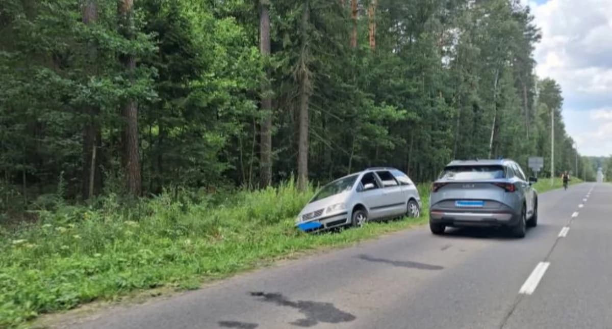 Pijany kierowca potrącił pieszego i wjechał do rowu. Był poszukiwany przez policję
