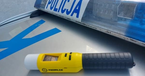 Pijany kierowca uderzył w barierki na ul. Wałowej