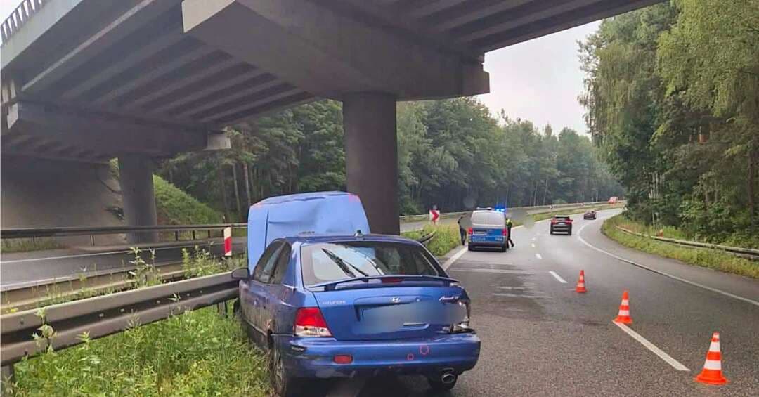 Pijany Kolumbijczyk uderzył starym Hyundaiem w bariery na drodze ekspresowej S1