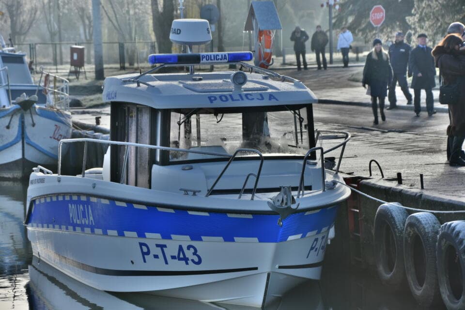 Pijany sternik z dziećmi na pokładzie zasnął za sterem