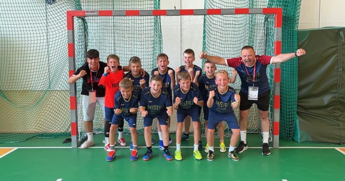 Piłkarze w komżach. Sukces ministrantów z Jemielnicy