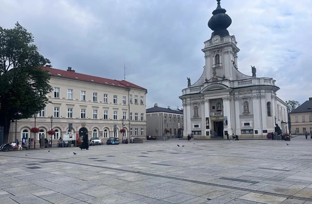 Plac Jana Pawła II wreszcie zazielenieje? Wadowice ruszają z przebudową rynku, ratusz ogłosił przetarg