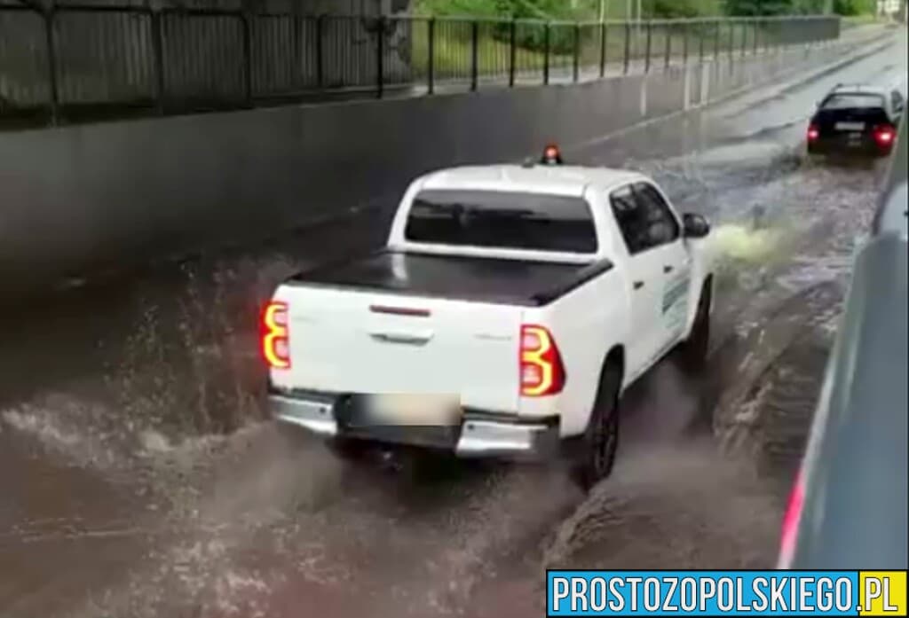 Po ulewie ponownie zalało przejazd pod wiaduktem na ul. Wojska Polskiego w Opolu(WIDEO)