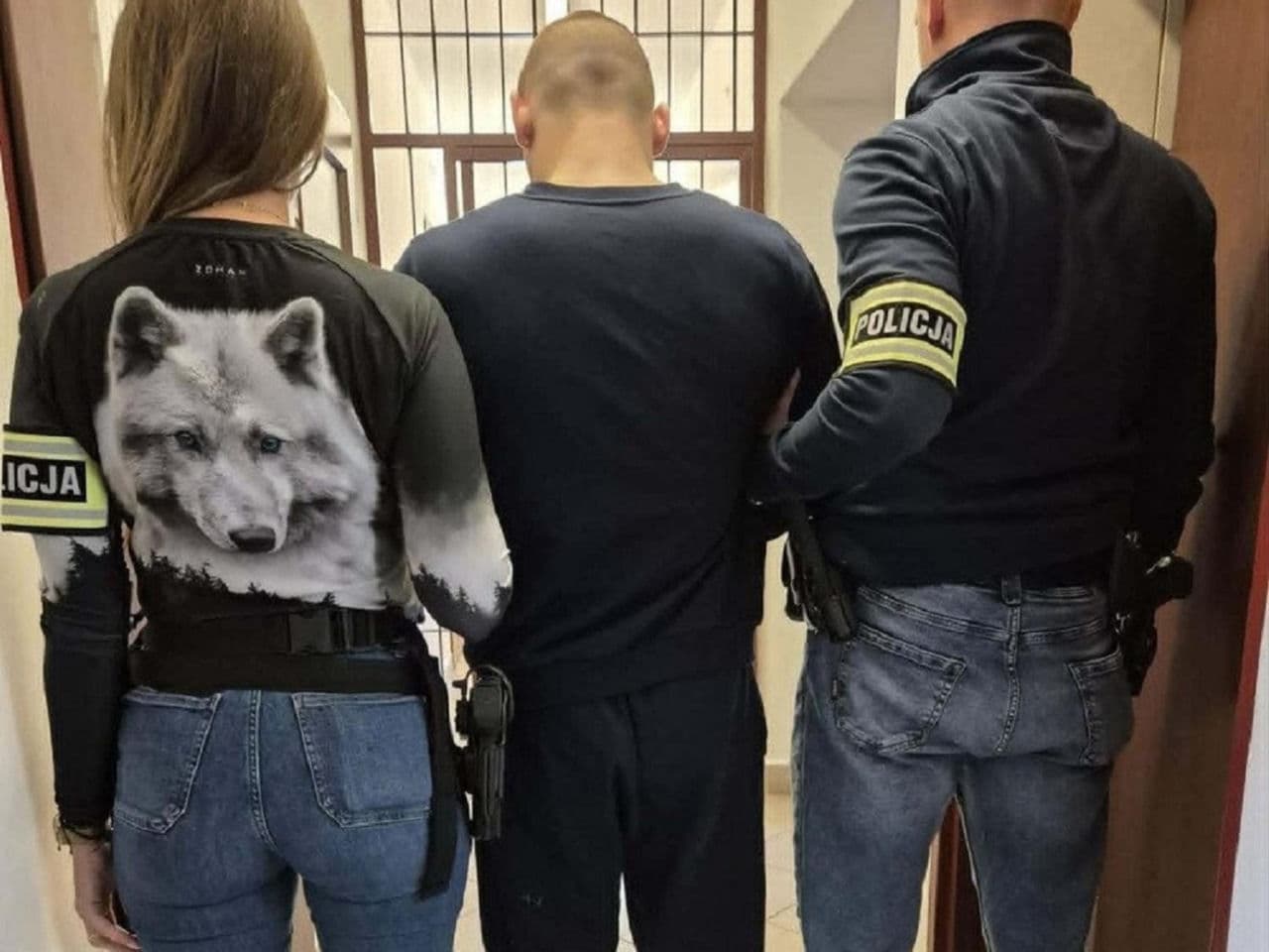 Po zbrodni w Jedrzejowie prokuratura stawia zarzuty 19-latkowi. Grozi mu dożywocie