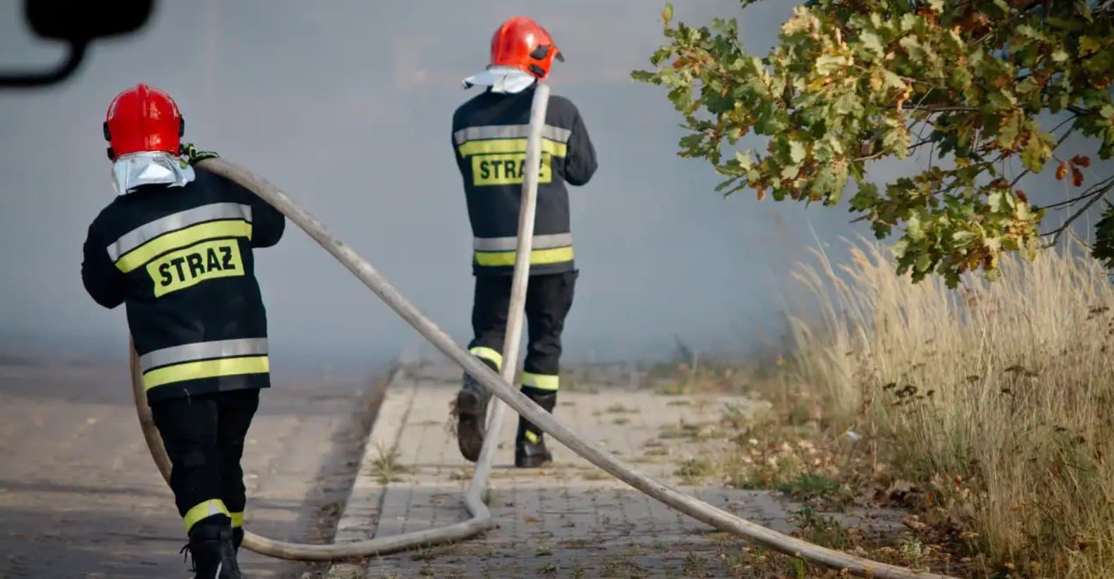 Pod Warszawą spłonął świdermajer. Z ogniem walczyło 30 zastępów straży