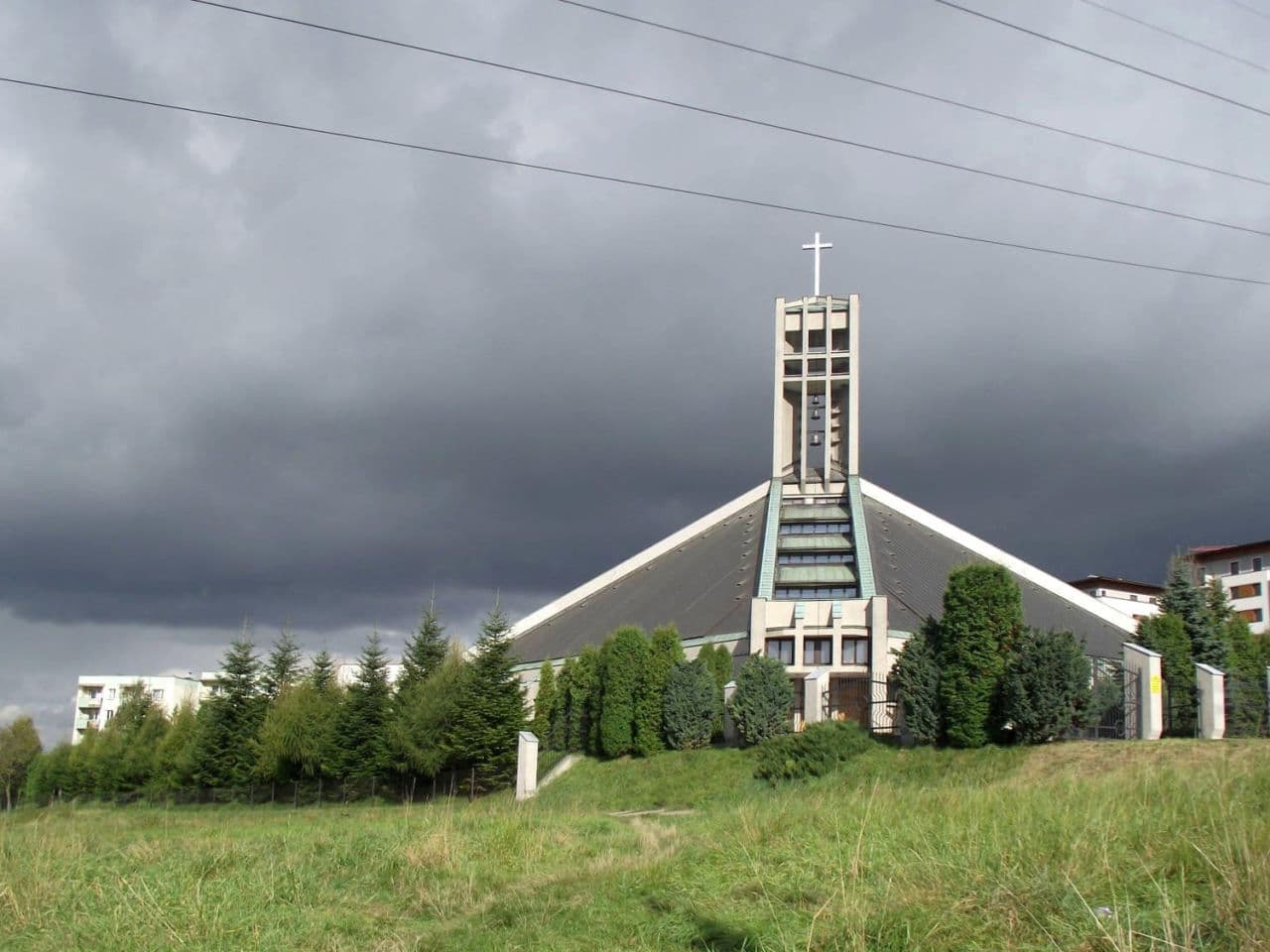 Podróże Znajduje się w nim aż 14 szczytów górskich. To jedno z najpiękniejszych miast w województwie śląskim