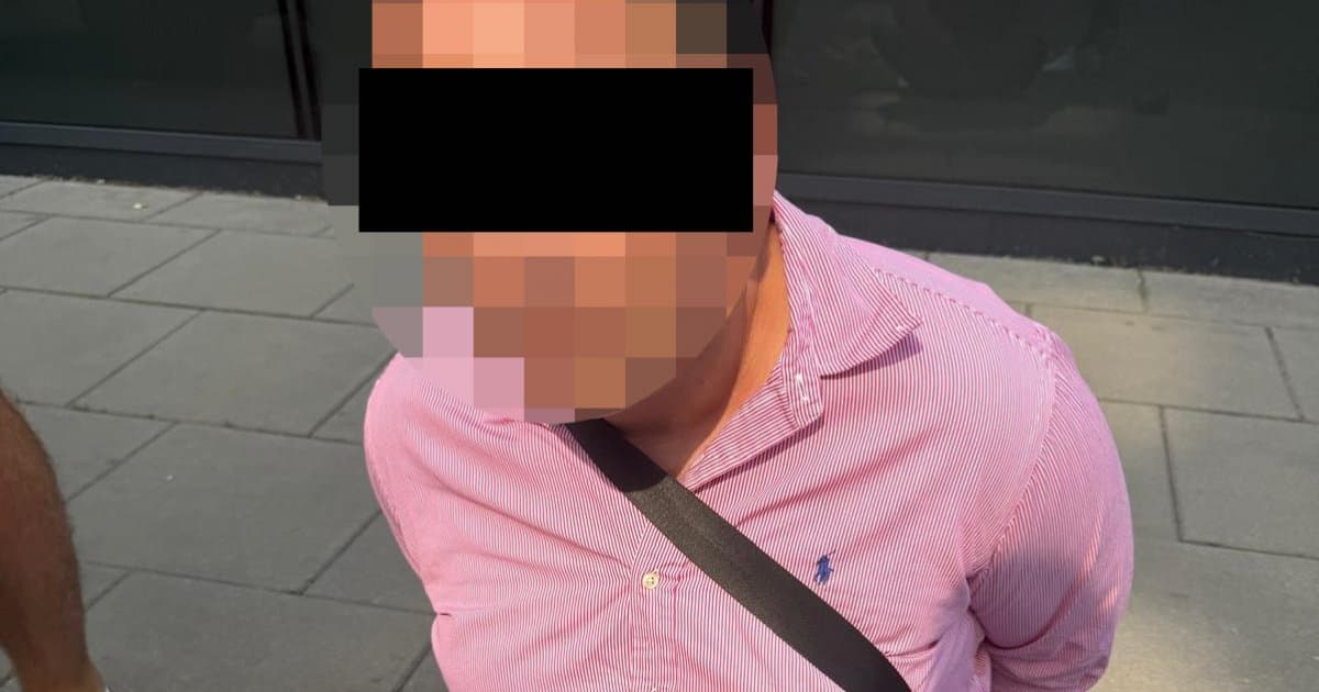 Podszywał się pod klientów i zamawiał telefony. Wpadł przy odbiorze przesyłki