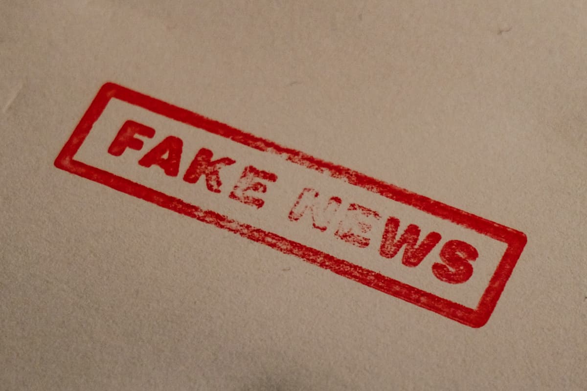 Polacy coraz gorzej odróżniają dezinformację od faktów. Raport Fundacji Digital Poland
