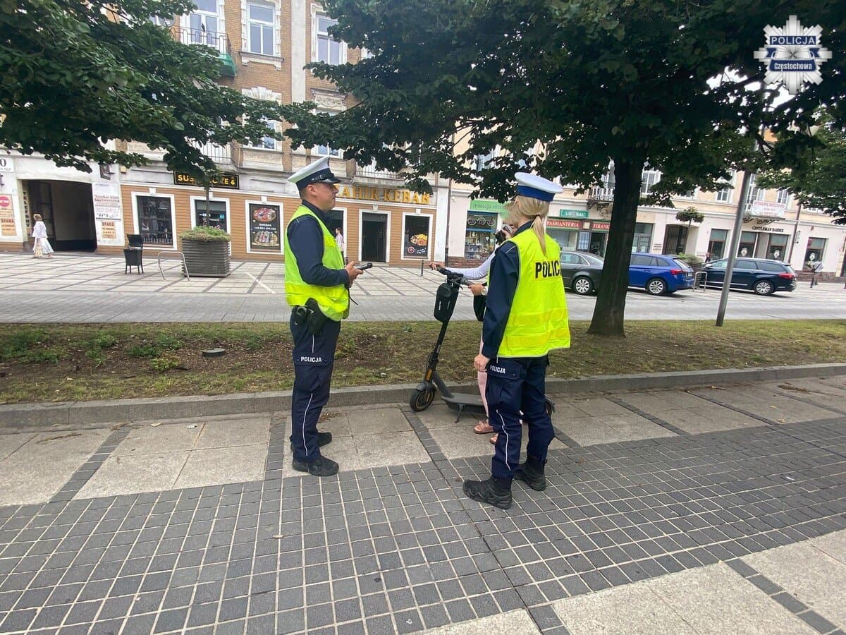 Policja w Częstochowie kontrolowała rowerzystów oraz użytkowników hulajnóg elektrycznych