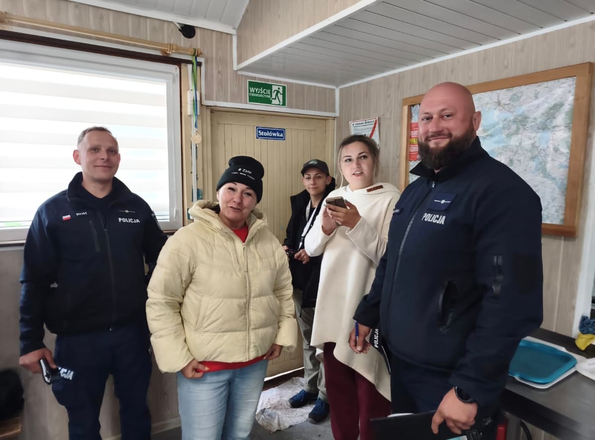 Policjanci odwiedzili harcerskie obozy w Rydzewie i Wydminach. Bezpieczeństwo uczestników było najważniejsze