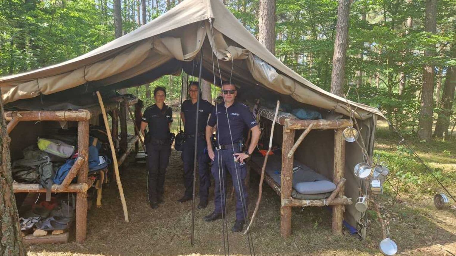 Policjanci, strażacy i sanepid dbają o bezpieczeństwo harcerzy podczas wakacyjnego wypoczynku