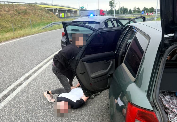 Policjanci z Wołomina zatrzymali 53-latka podejrzanego o dokonanie dwóch włamań i usiłowanie