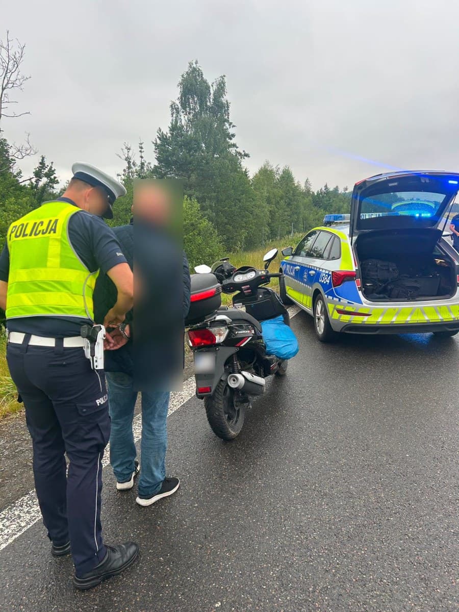 Policjant po służbie zatrzymał pijanego motorowerzystę. 61-latek miał 2,4 promila