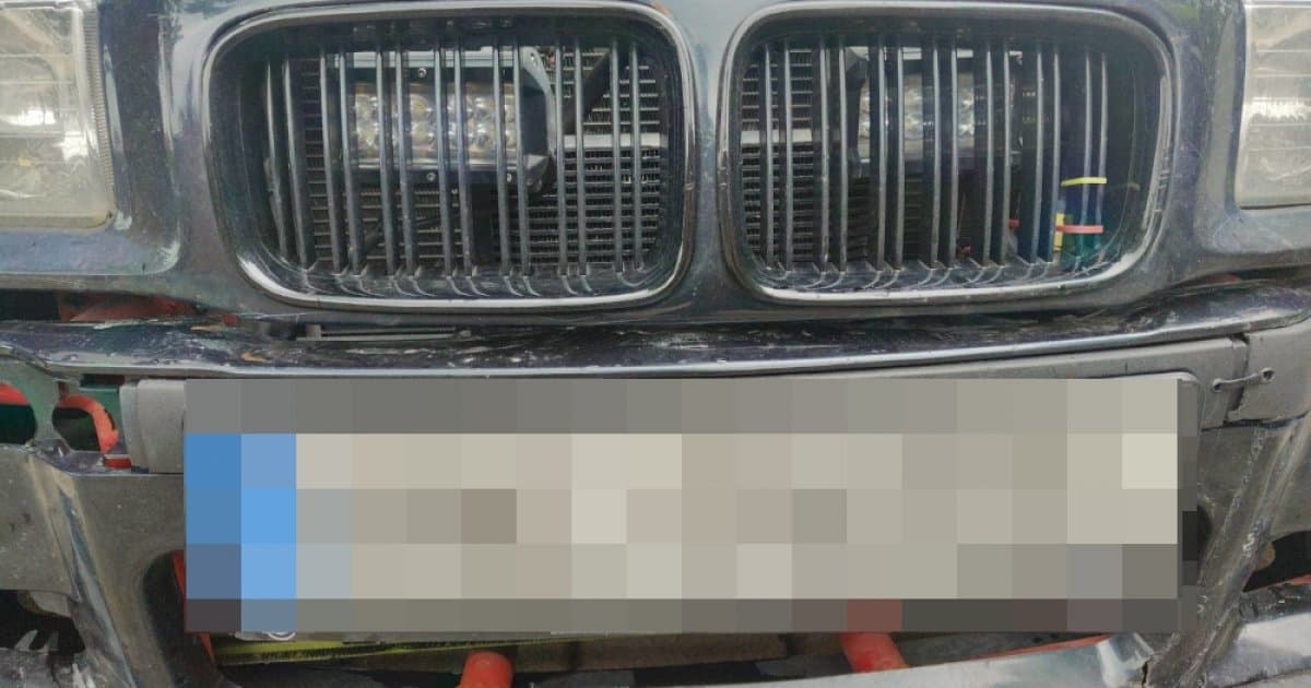 Policyjna kontrola ujawniła nielegalnie przerobione BMW. Kierowca stracił dowód