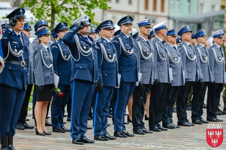 Policyjny mundur to odpowiedzialność. W Olkuszu uhonorowano funkcjonariuszy
