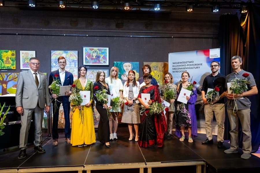 Pomagamy artystom rozwijać skrzydła