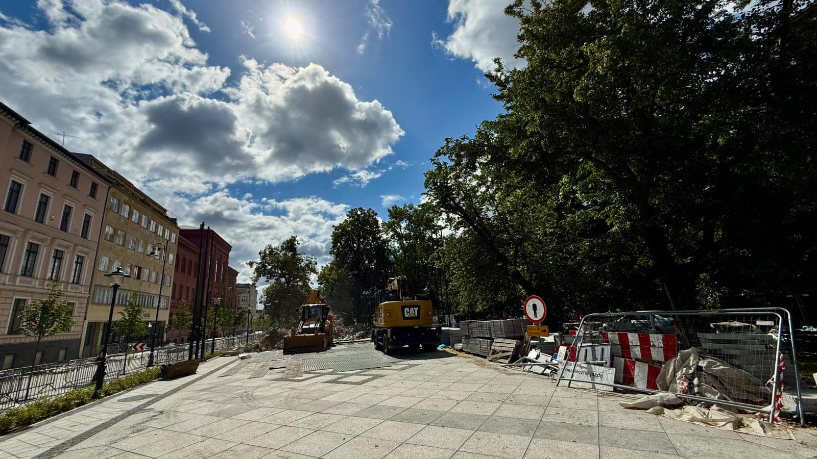 Pomnika na Placu Wolności w Bydgoszczy już nie ma. Kiedy koniec remontu?