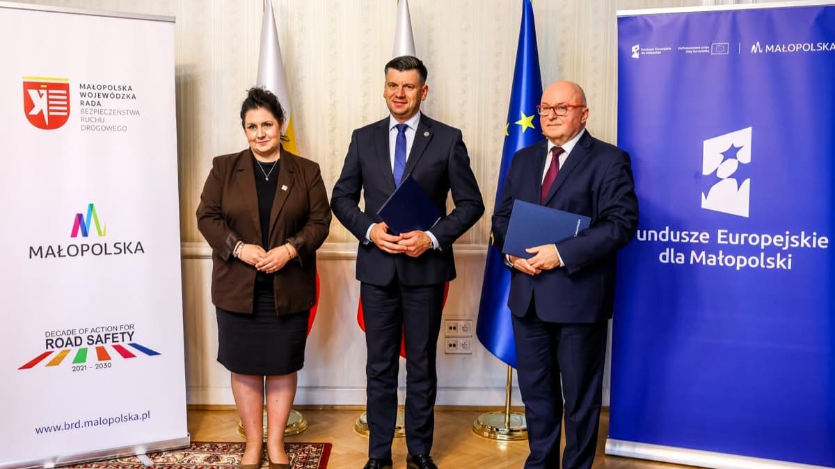 Ponad 146 tysięcy odblasków i edukacja w całej Małopolsce. Rusza duży projekt poprawy bezpieczeństwa