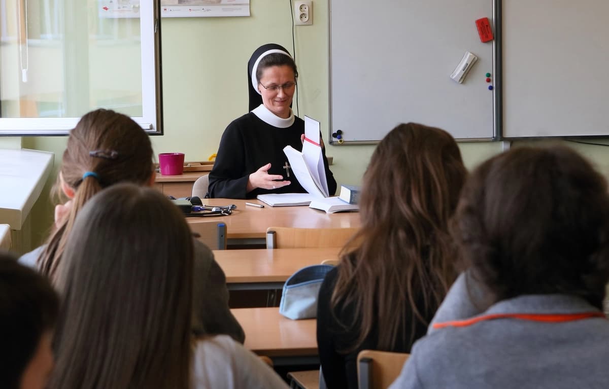 Ponad 4500 katechetów straciło pracę.