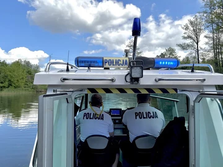 Ponad promil za sterem żaglówki. 51-latek wpłynął w zakazaną strefę