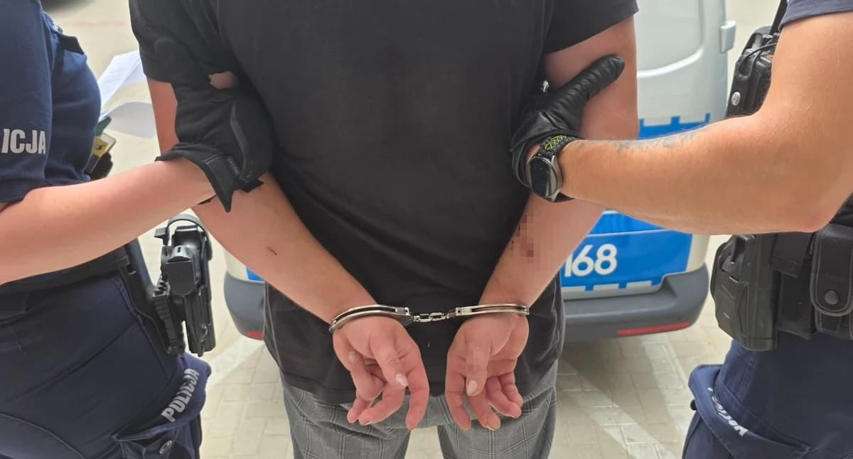 Poprosił o papierosa, ukradł saszetkę. Bezczelny złodziej w rękach policji