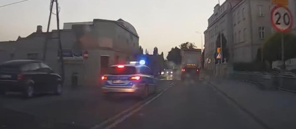 Pościg za ciężarówką i ucieczka do lasu. 24-latek usłyszał zarzuty