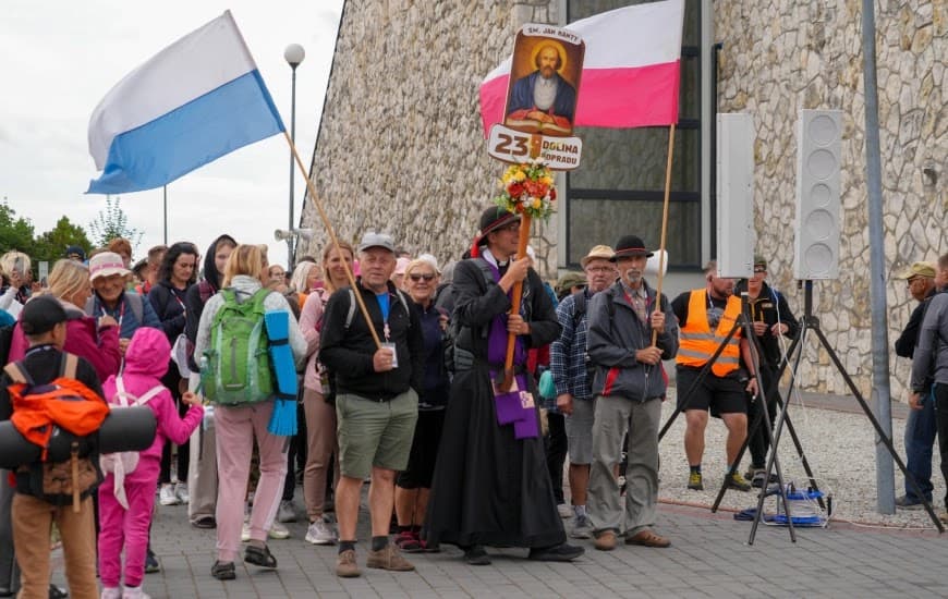 „Posłani” w drodze na Jasną Górę. Trwają zapisy na Pieszą Pielgrzymkę Tarnowską