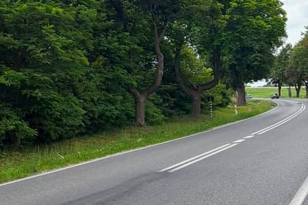 Poszukiwany kierowca niebieskiego dostawczaka. Doszło do kolizji
