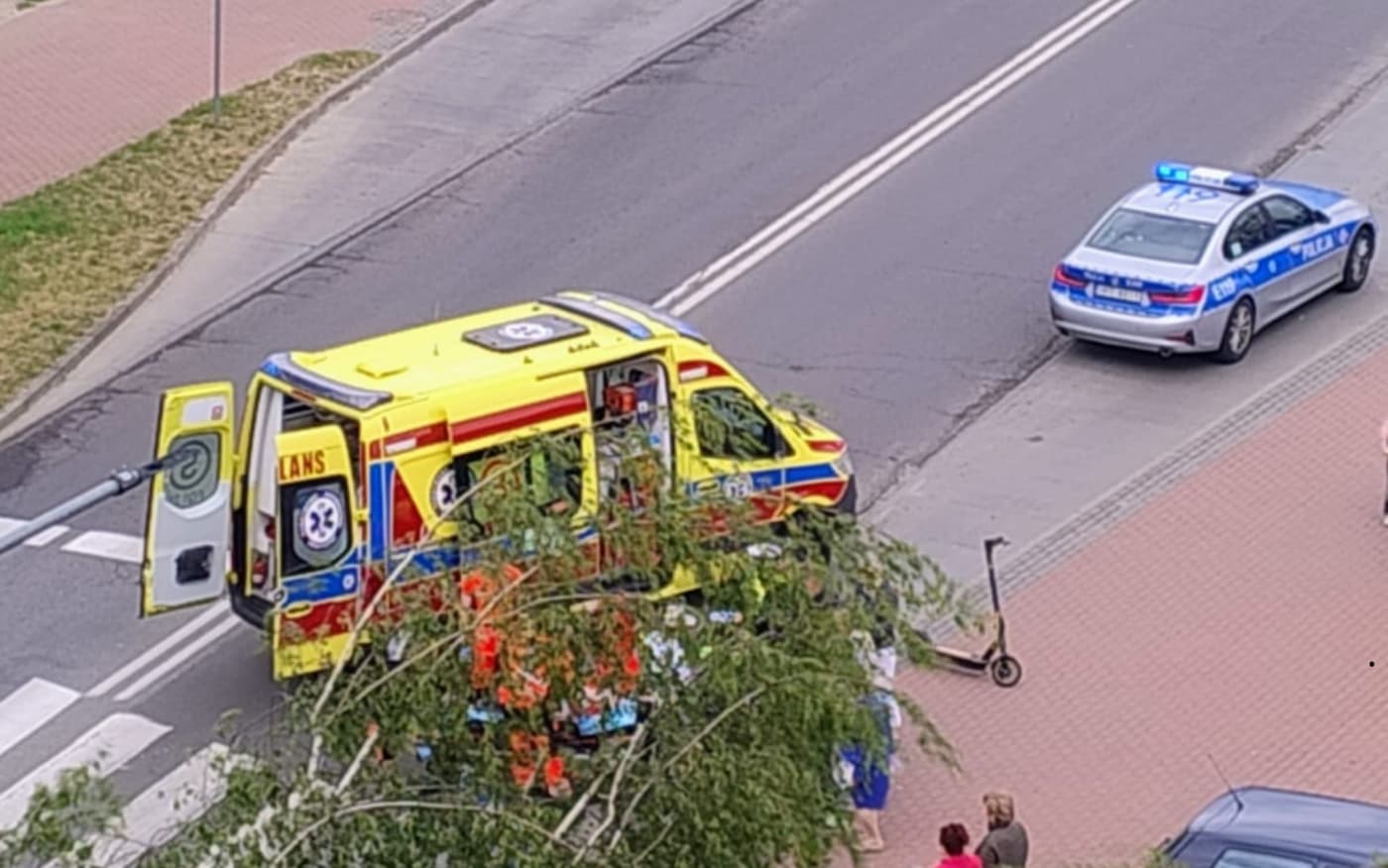 Potrącenie 13-latka na hulajnodze elektrycznej. Wjechał na przejście dla pieszych