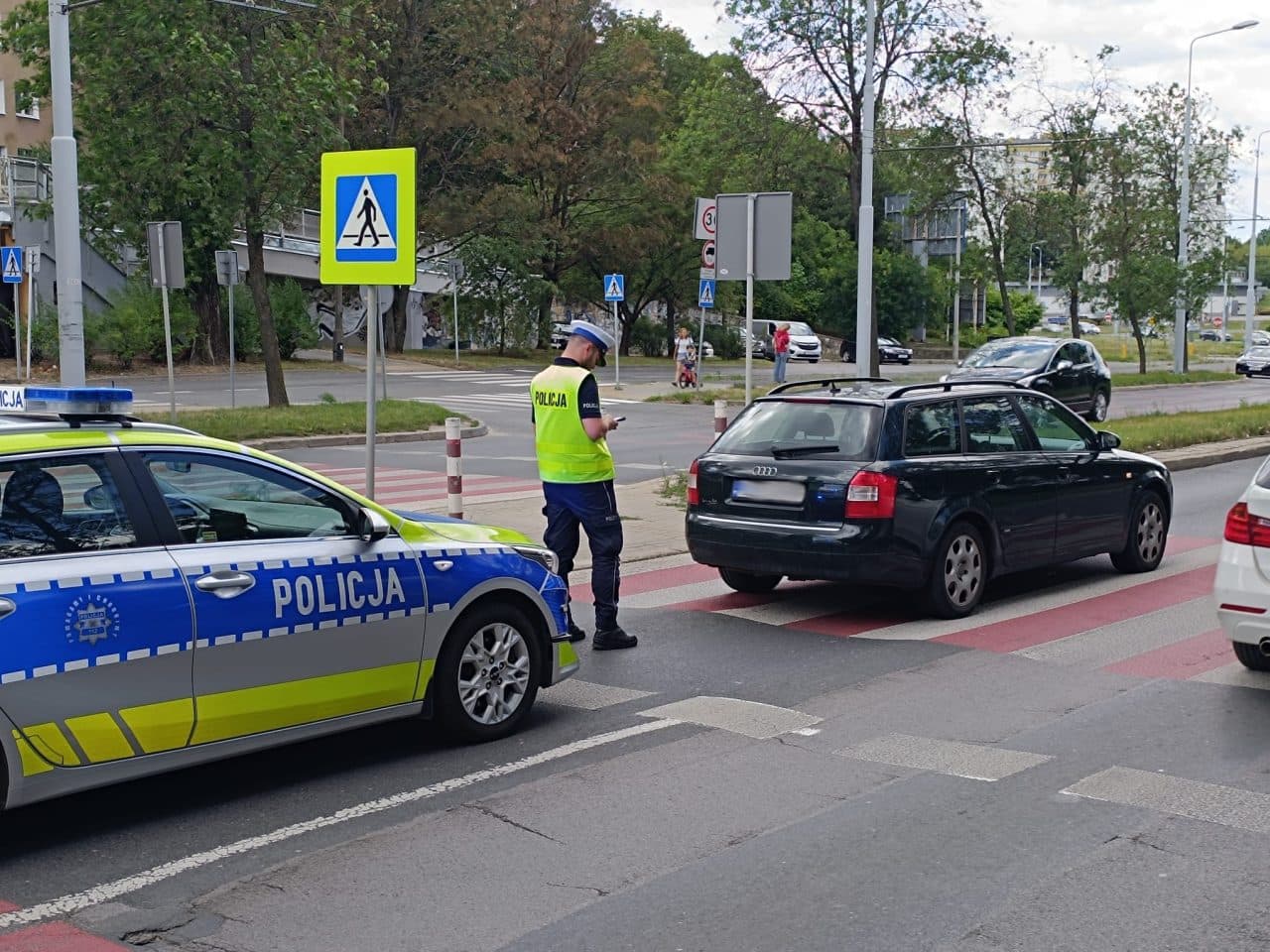 Potrącenie pieszego na Al. Andersa w Lublinie. Mężczyzna znajdował się na przejściu