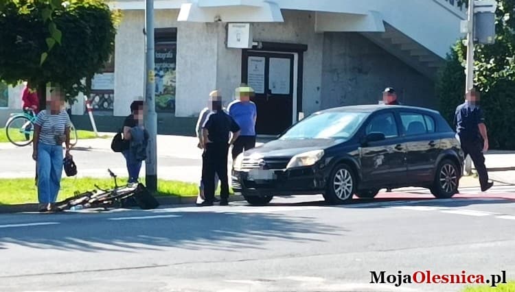 Potrącenie rowerzysty na ulicy Sinapiusa w Oleśnicy