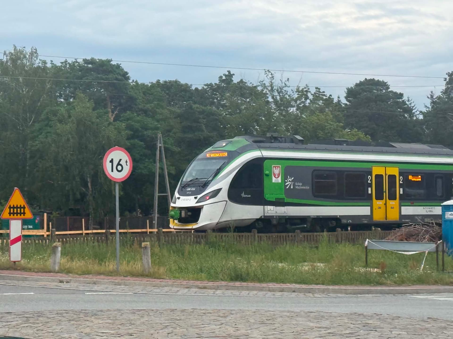 Poważny incydent w Warszawie. Utrudnienia w komunikacji. Wprowadzono wzajemne honorowanie biletów