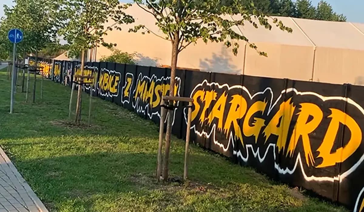 Powstał najdłuższy kibicowski napis na murze w Stargardzie