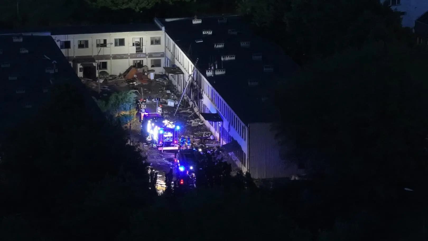 Pożar budynku na Siekierkach. Jedna osoba zabrana do szpitala