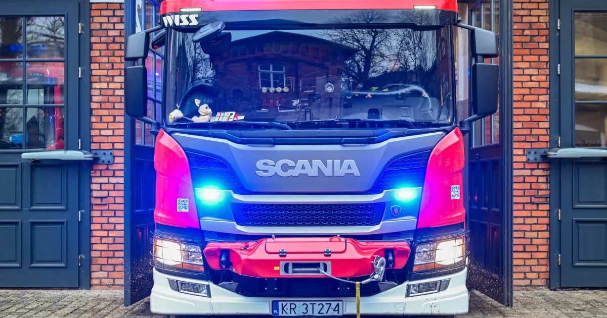 Pożar mieszkania w Nowej Hucie. Dwie osoby w szpitalu