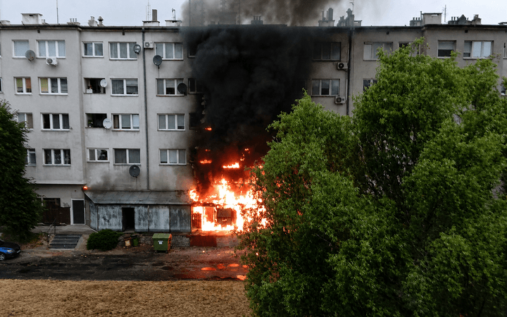 Pożar przy Rynku w Strzelinie. Ewakuowano mieszkańców, jedno mieszkanie zostało zniszczone
