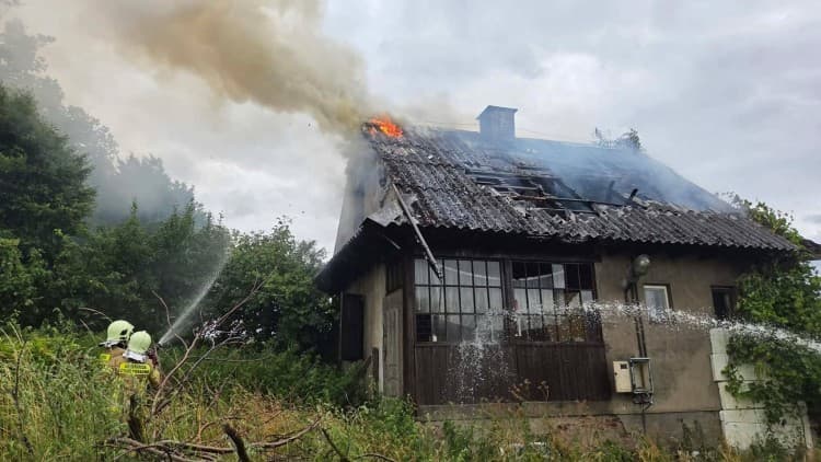 Pożar pustostanu w Dąbrówce Malborskiej. Strażacy walczyli z ogniem kilka godzin Dzisiaj,