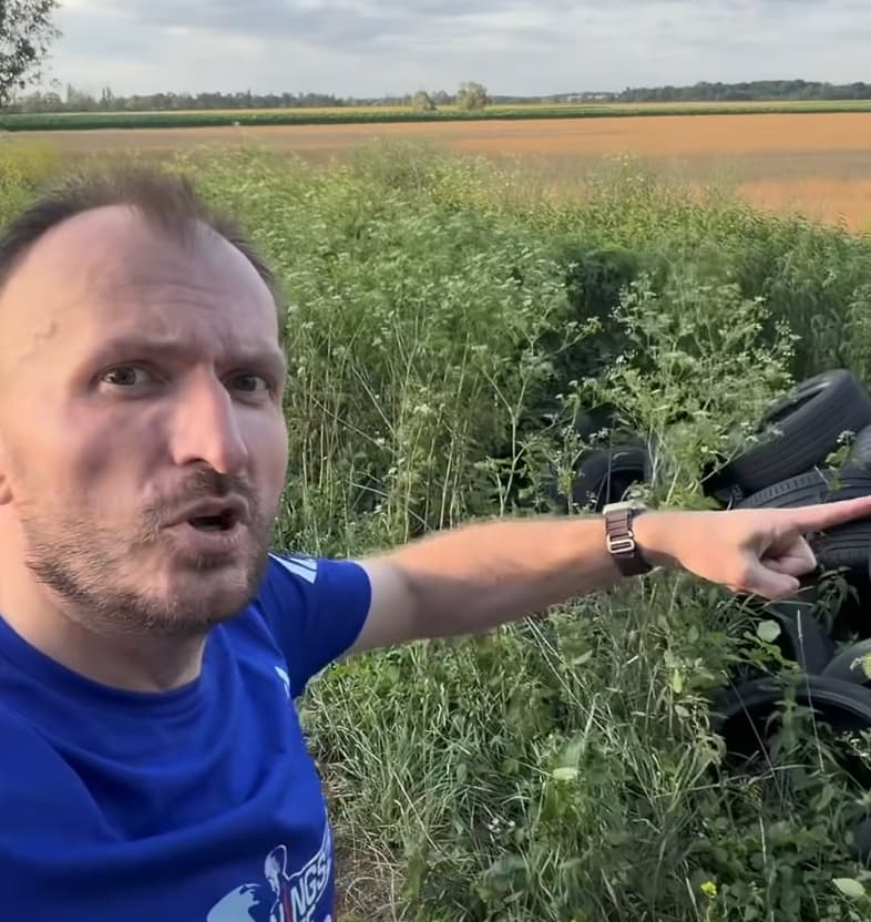 Poznański radny ostro do osoby podrzucającej opony na ulicę: "Pozwij mnie śmieciu", nagranie to hit