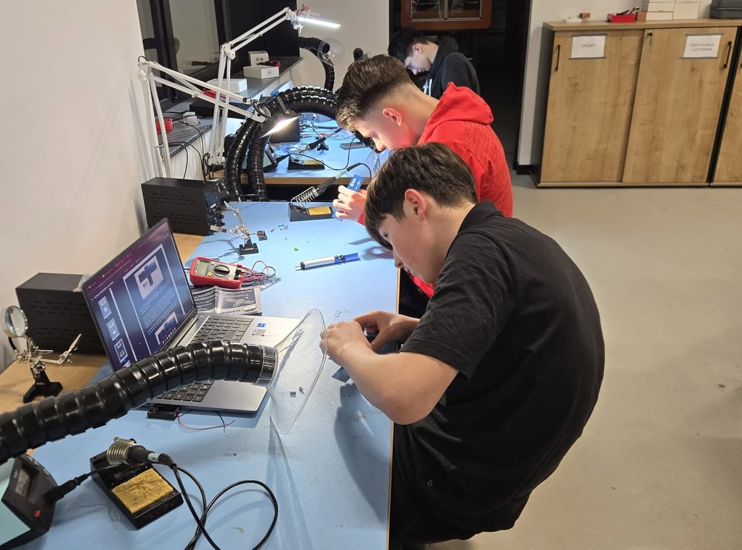Poznawali świat dronów, robotyki i druku 3D. Drugi cykl zajęć za nami