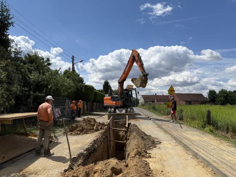 Prace kanalizacyjne w Krępicach nabierają tempa. Roboty prowadzone są w kilku miejscach jednocześnie