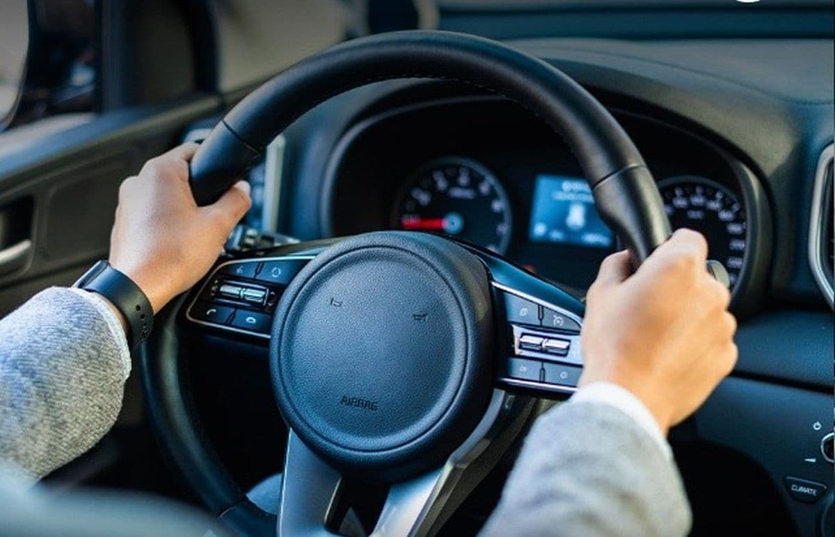 Praktyczny poradnik letniego kierowcy. Zadbaj o auto w ciepłe dni!