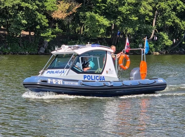 Prawie 1,5 promila za sterem łodzi na Gople. Policja przerwała rejs